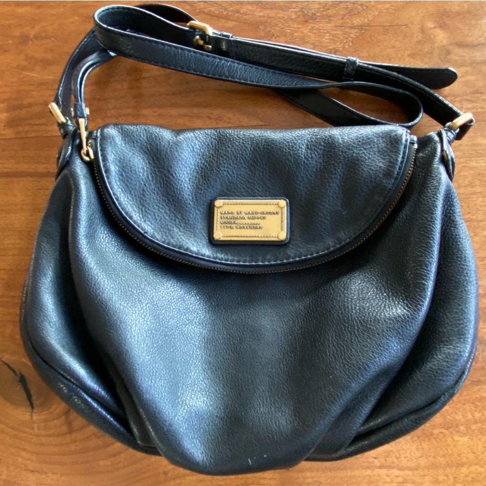 Still Gorgeous— Black Leather Marc Jacobs Women's Hand Bag